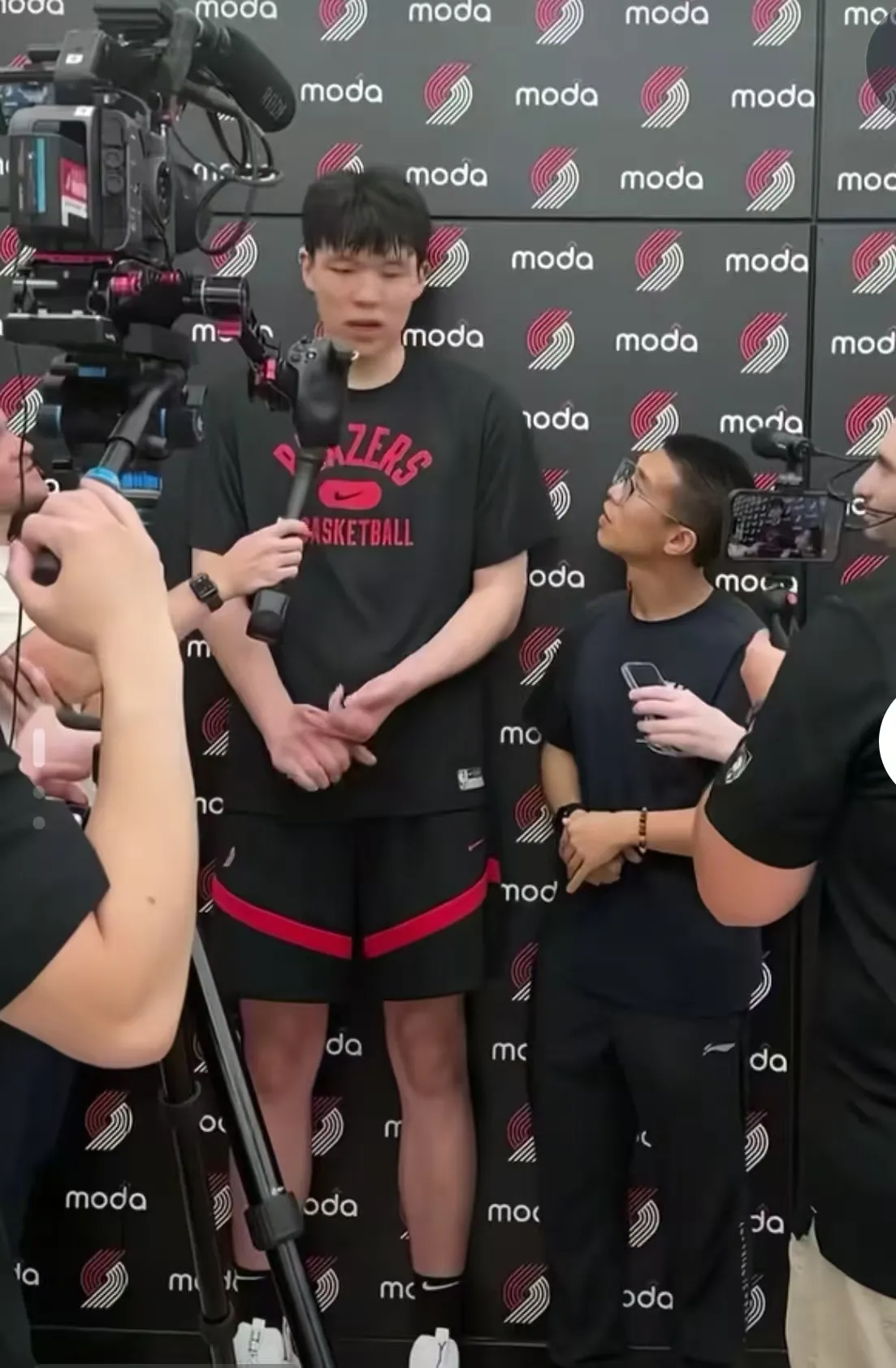 关于今晨深圳男篮状态回暖上海海港今夜内部沟通，哈登新星惊艳表现表现惊艳瞬间刷屏的信息